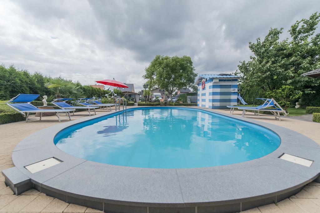 B&B Casa Roman & Vakantiewoning Voor 1 Pers Tot Max 32 Personen Zonhoven Exteriör bild